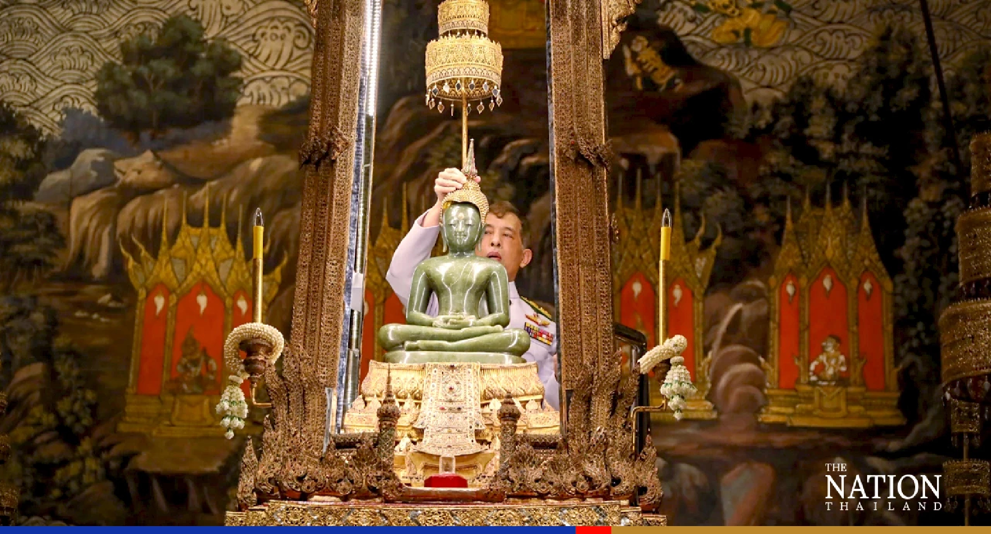His Majesty changes Emerald Buddha's attire for rainy season