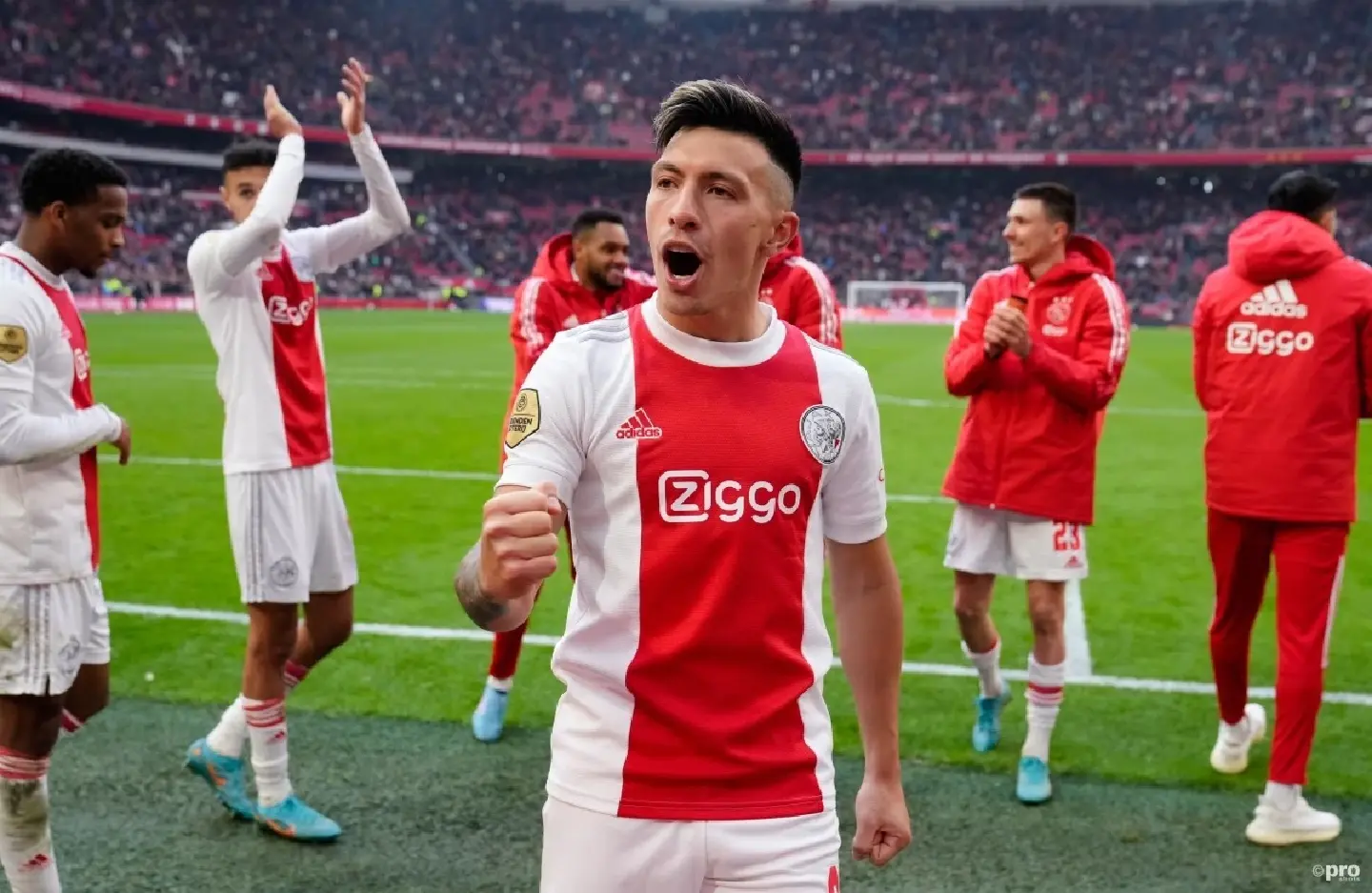 Manchester United agree deal to sign Martinez from Ajax -report Manchester United agree deal to sign Martinez from Ajax -report