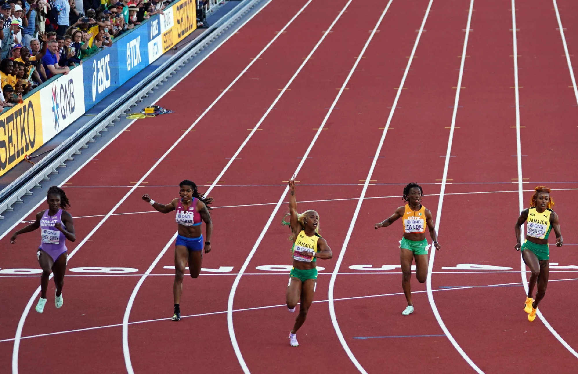 Amazing Fraser-Pryce leads Jamaican sweep of women's 100m at World Championships