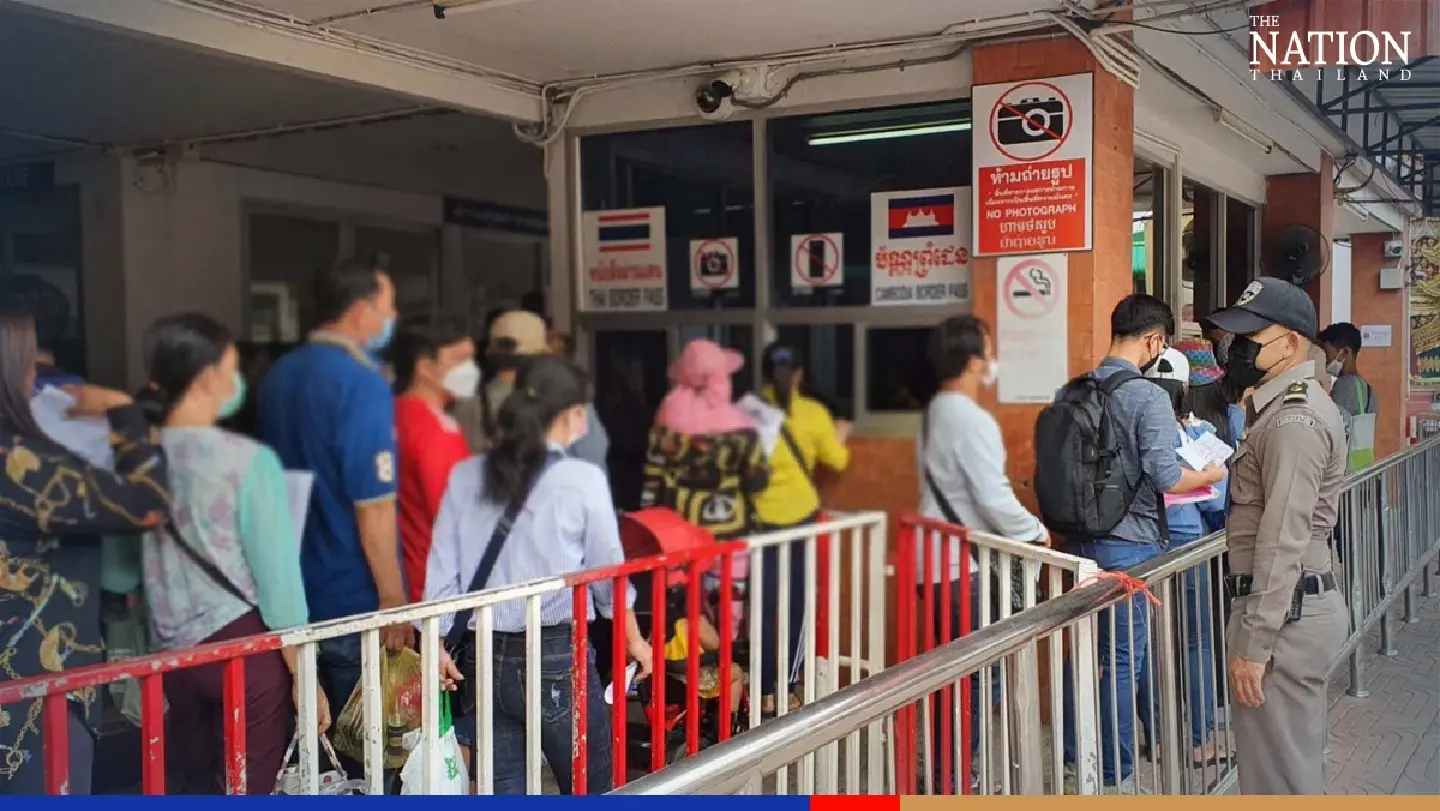 Sa Kaew border bustling with tourists on 1st day of no restrictions