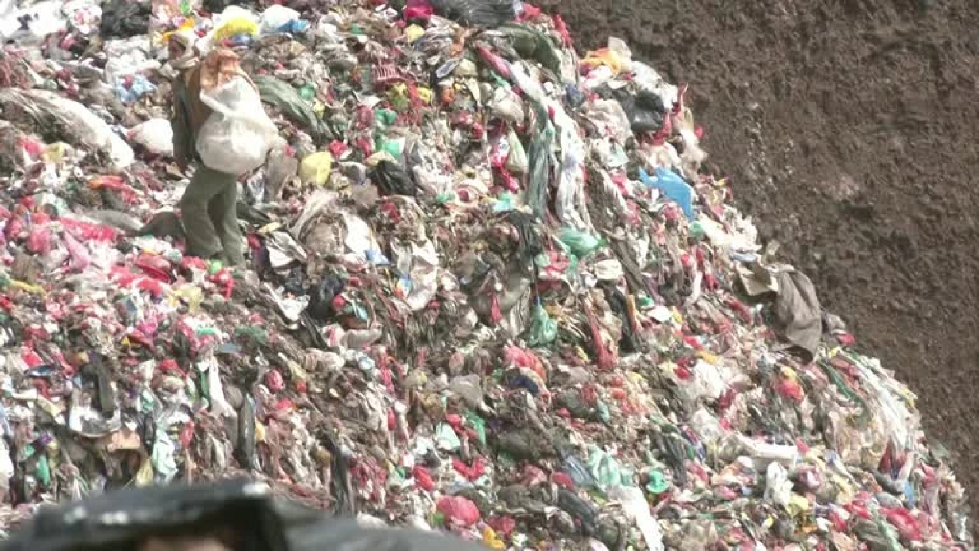 Yemen's mountain of toxic trash piles on the country's woes