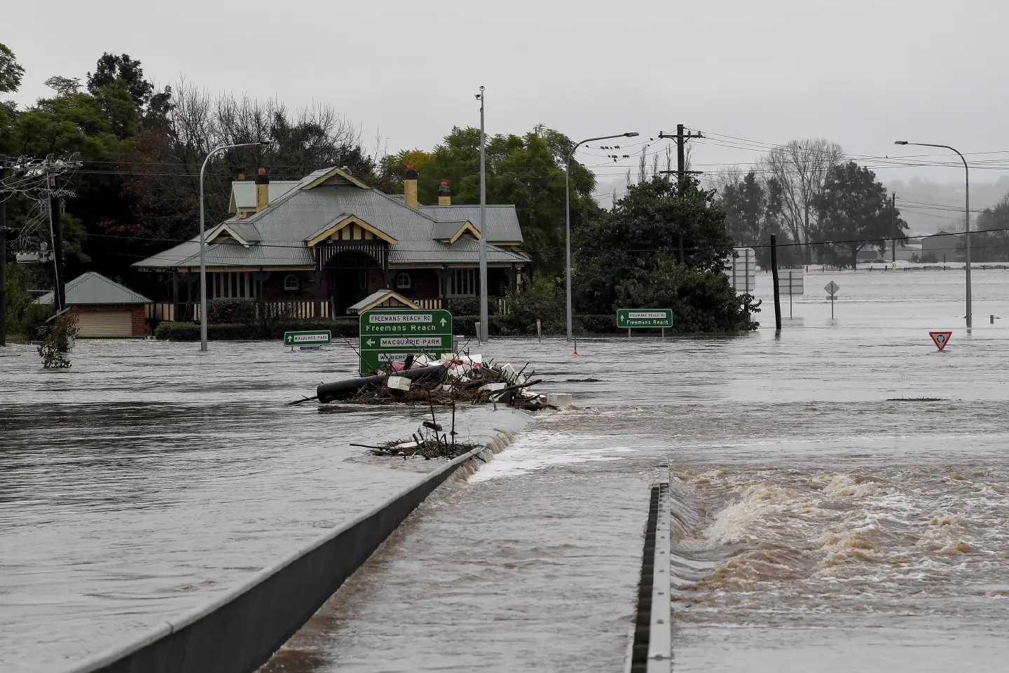 Floods inundate properties as heavy rain set to drench Sydney