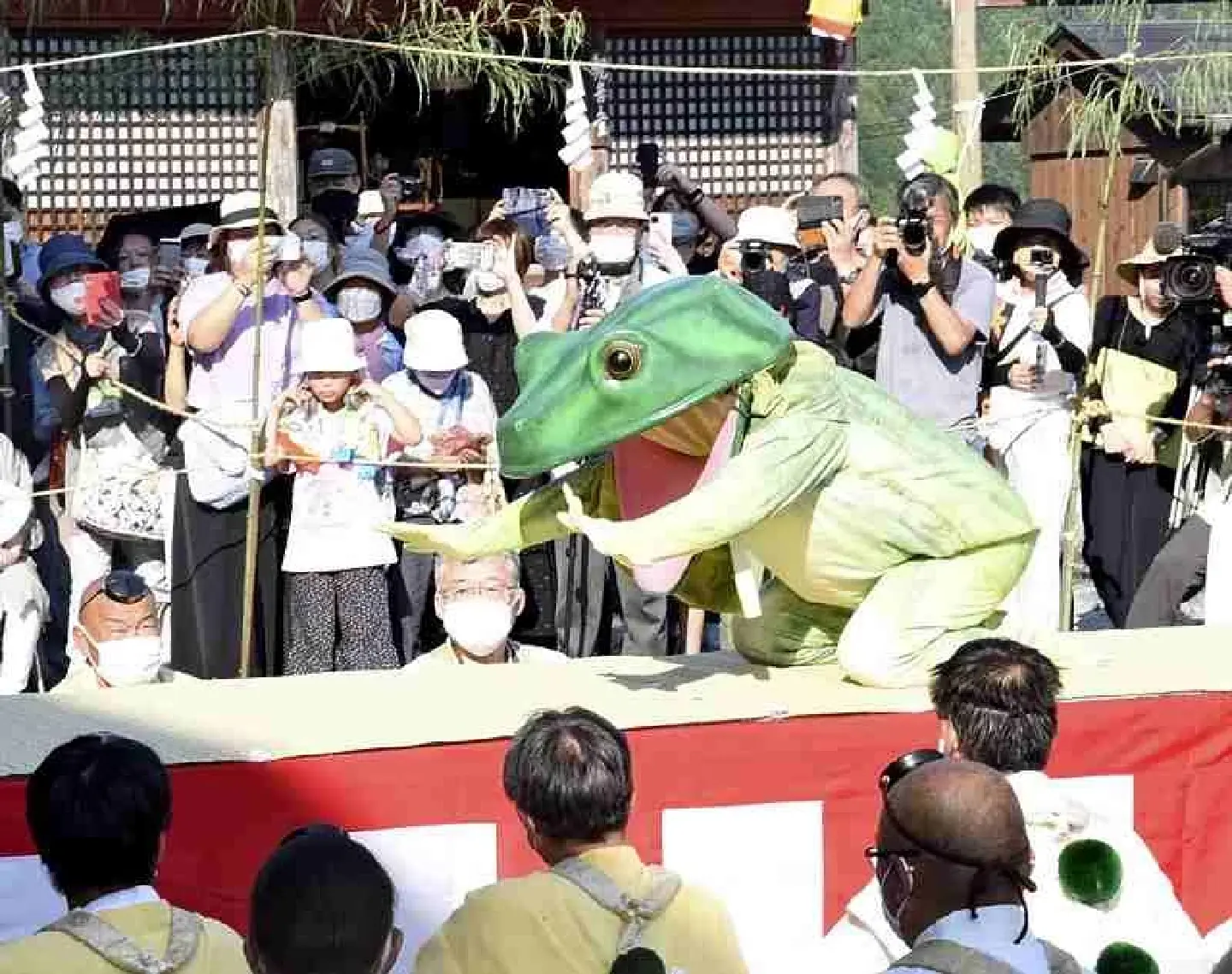 Leap of faith: Frog parade returns to Nara temple Leap of faith: Frog parade returns to Nara temple
