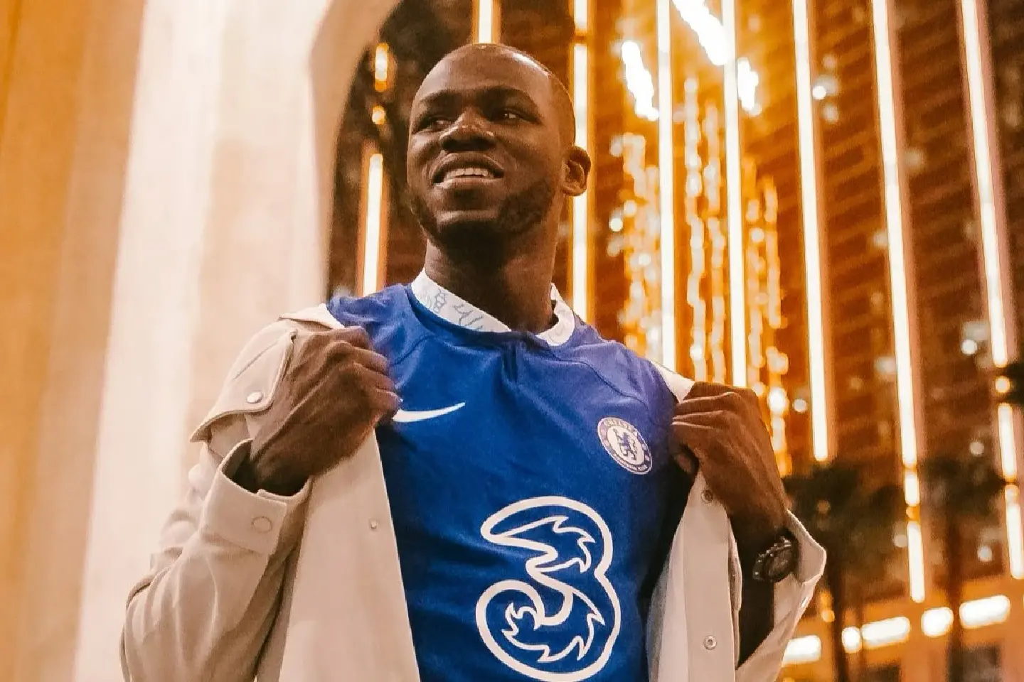 Chelsea sign Senegal defender Koulibaly from Napoli Chelsea sign Senegal defender Koulibaly from Napoli