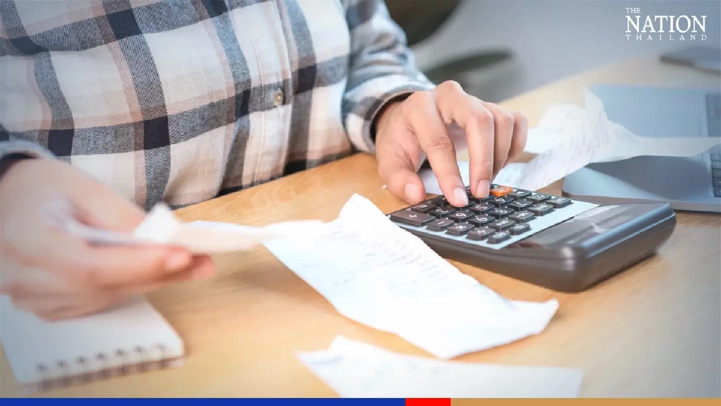 Most Thais barely scraping by, poll finds