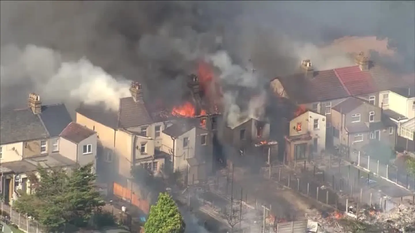 London Fire Brigade declares major incident as fires break out in record heat London Fire Brigade declares major incident as fires break out in record heat