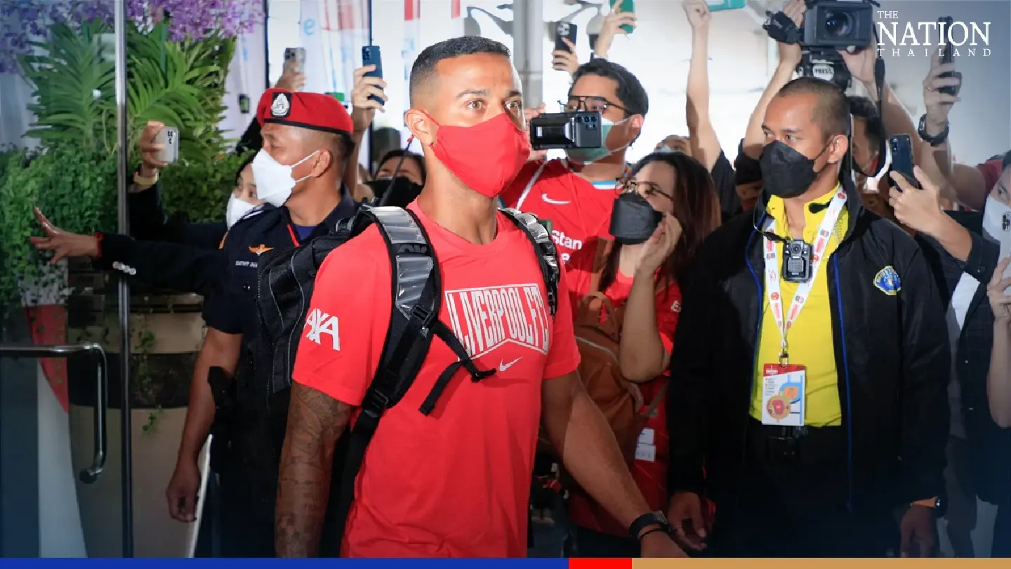 Liverpool FC greeted by sea of fans in Bangkok Liverpool FC greeted by sea of fans in Bangkok