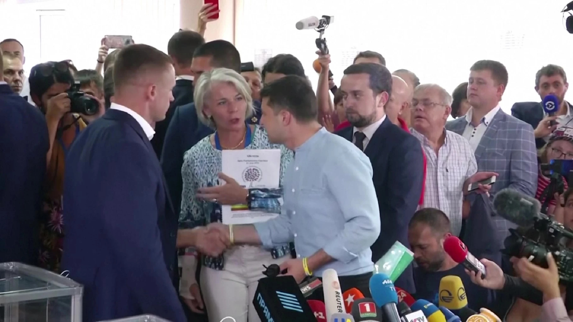 Former Republicans and Democrats to form new third US political party