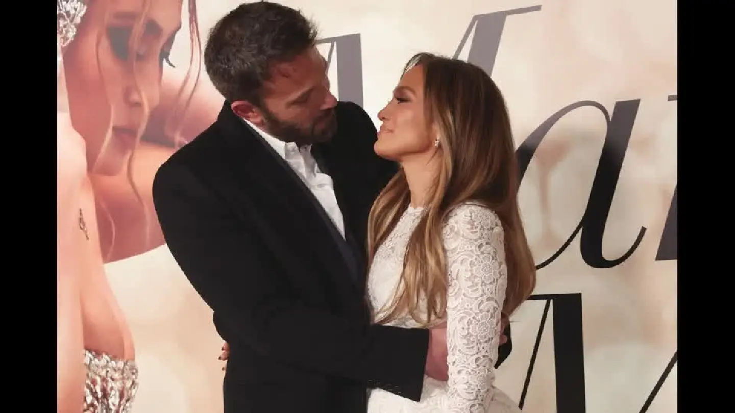 Jennifer Lopez, Ben Affleck get marriage license in Las Vegas - official Jennifer Lopez, Ben Affleck get marriage license in Las Vegas - official