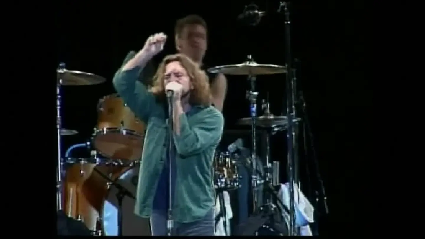 Pearl Jam cancels Vienna concert after heat, smoke damage singer's throat Pearl Jam cancels Vienna concert after heat, smoke damage singer's throat
