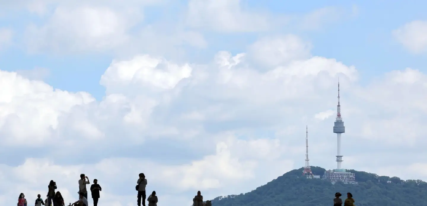 S Korea issues third-highest nationwide alert amid scorching heatwave S Korea issues third-highest nationwide alert amid scorching heatwave