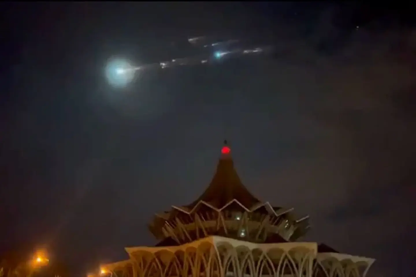 Debris of Long March rocket spotted crashing down over Sarawak skies