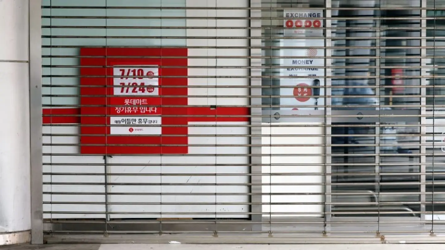 Koreans vote to scrap supermarket shutdowns in blow to small vendors