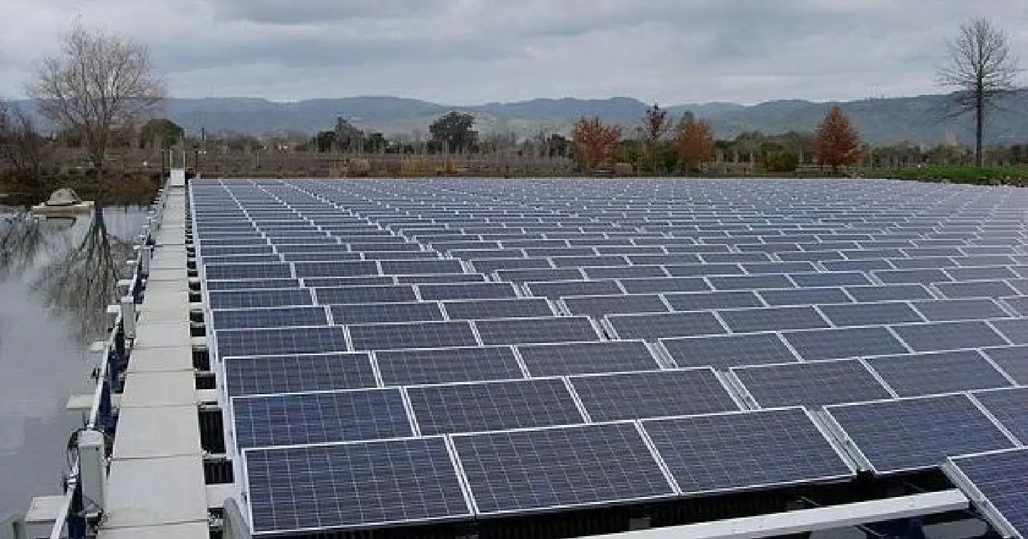 Solar pioneer Singapore faces growing mountain of panel waste Solar pioneer Singapore faces growing mountain of panel waste