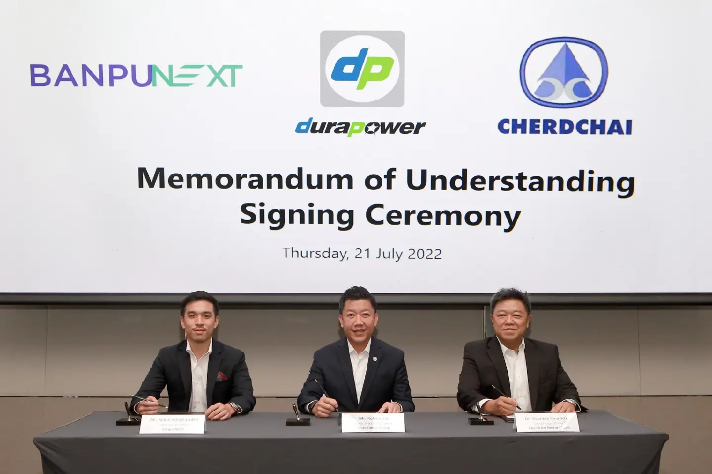 “Banpu NEXT” partners “Cherdchai” and “Durapower” in big project to set up lithium-Ion battery plant in Thailand To vie for shares of EV market across Asia-Pacific in the near future “Banpu NEXT” partners “Cherdchai” and “Durapower” in big project to set up lithium-Ion battery plant in Thailand To vie for shares of EV market across Asia-Pacific in the near future