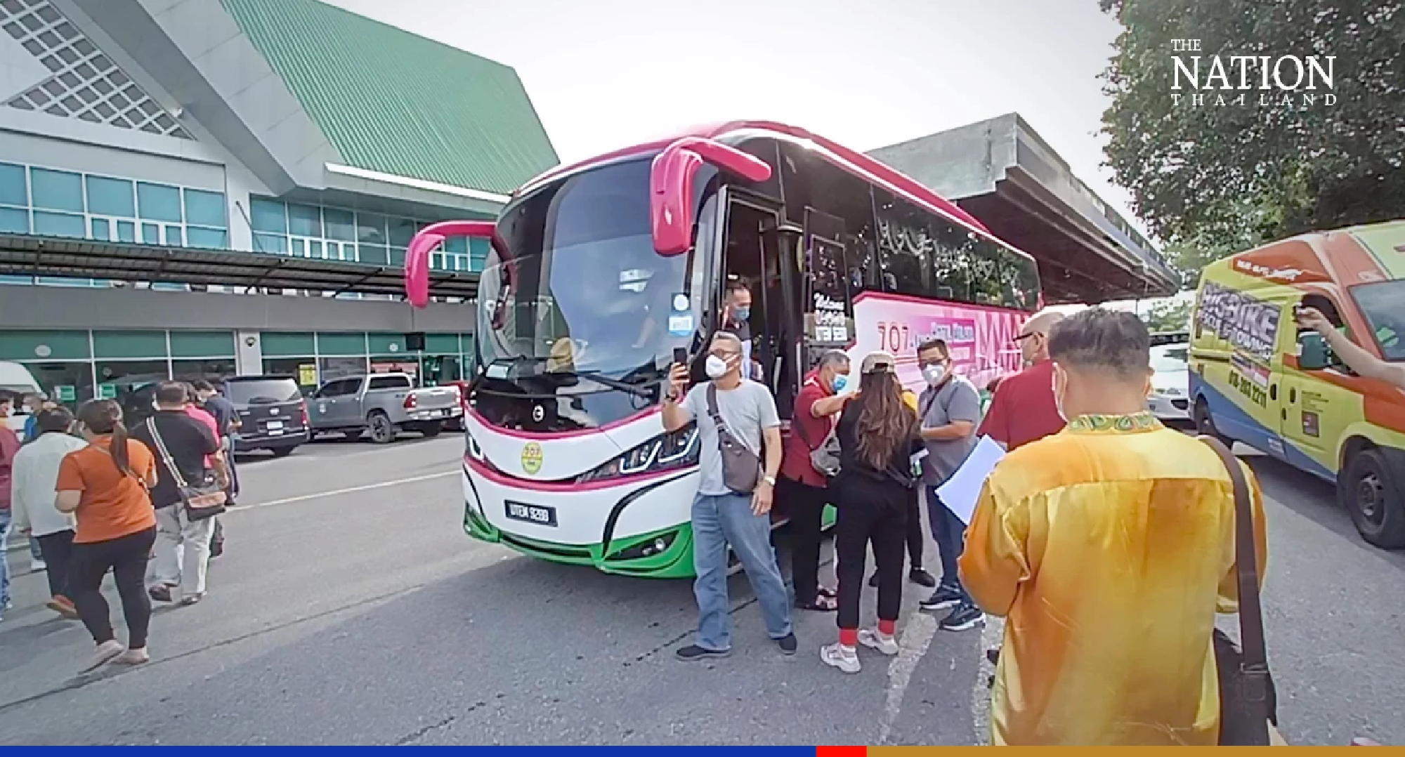Malaysian tourists surge into Songkhla as entry restrictions lifted
