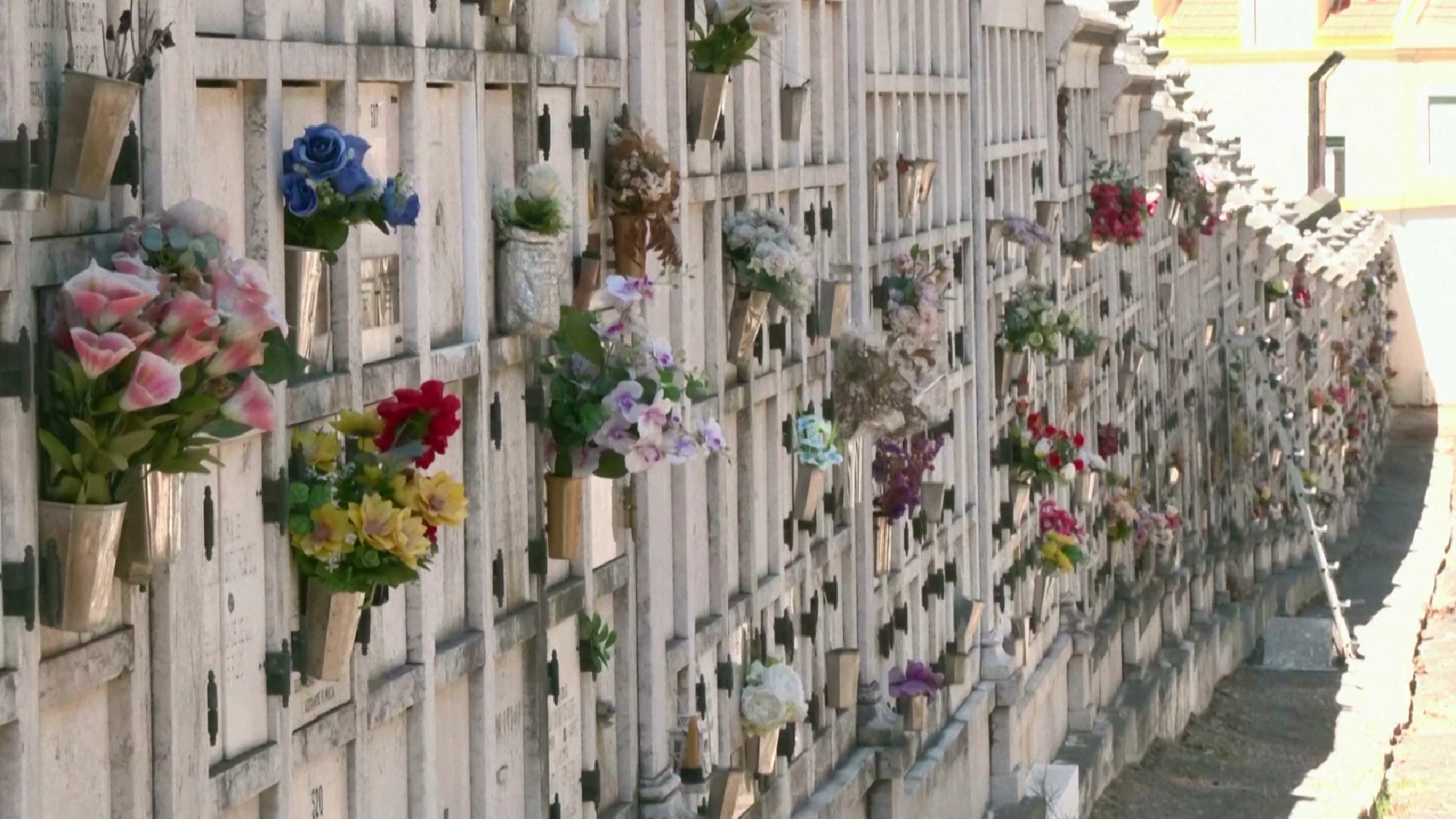 Portugal reports more than 1,000 heat-related deaths