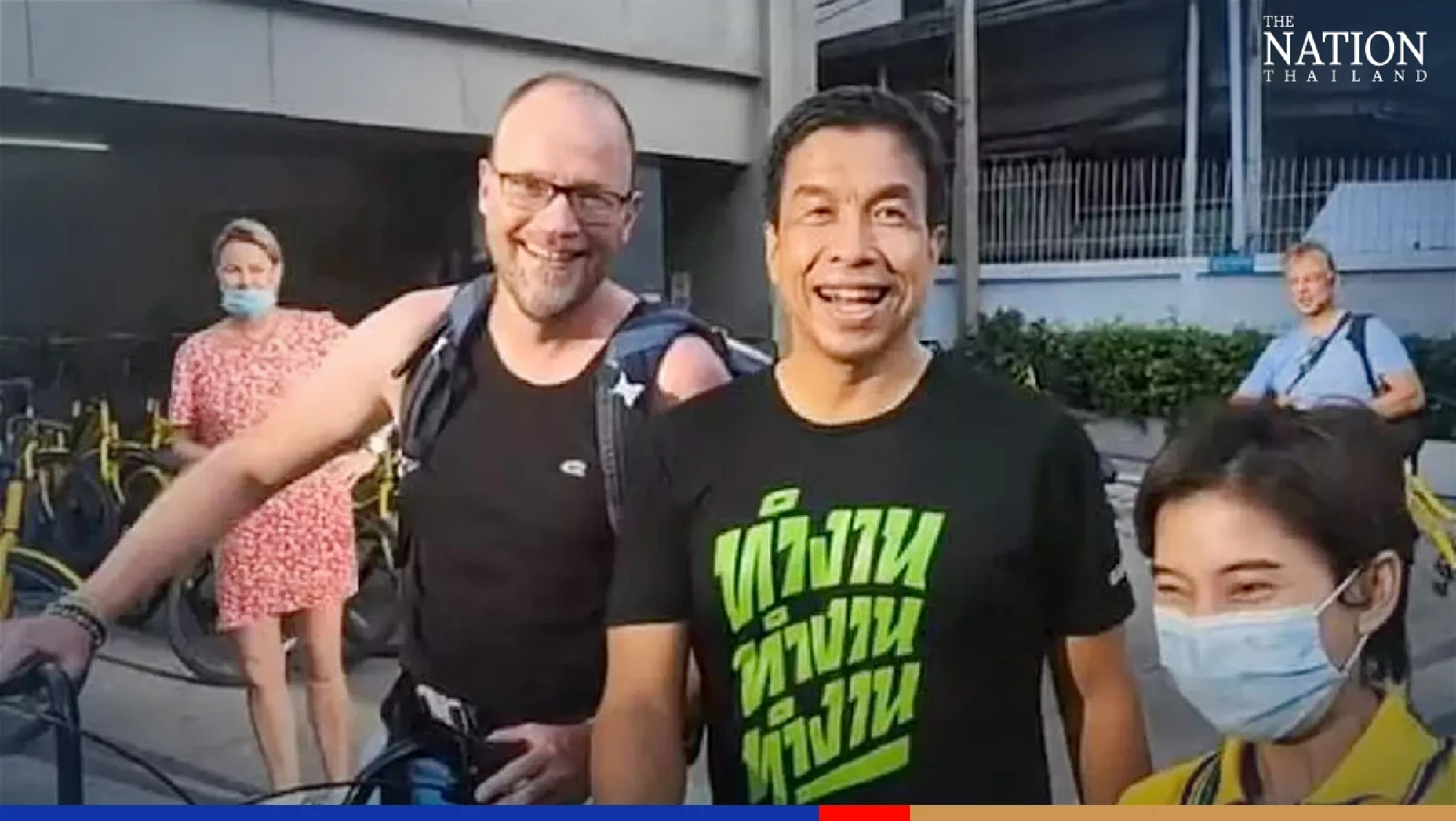 Governor urges Bangkokians to reassure tourists by wearing face masks