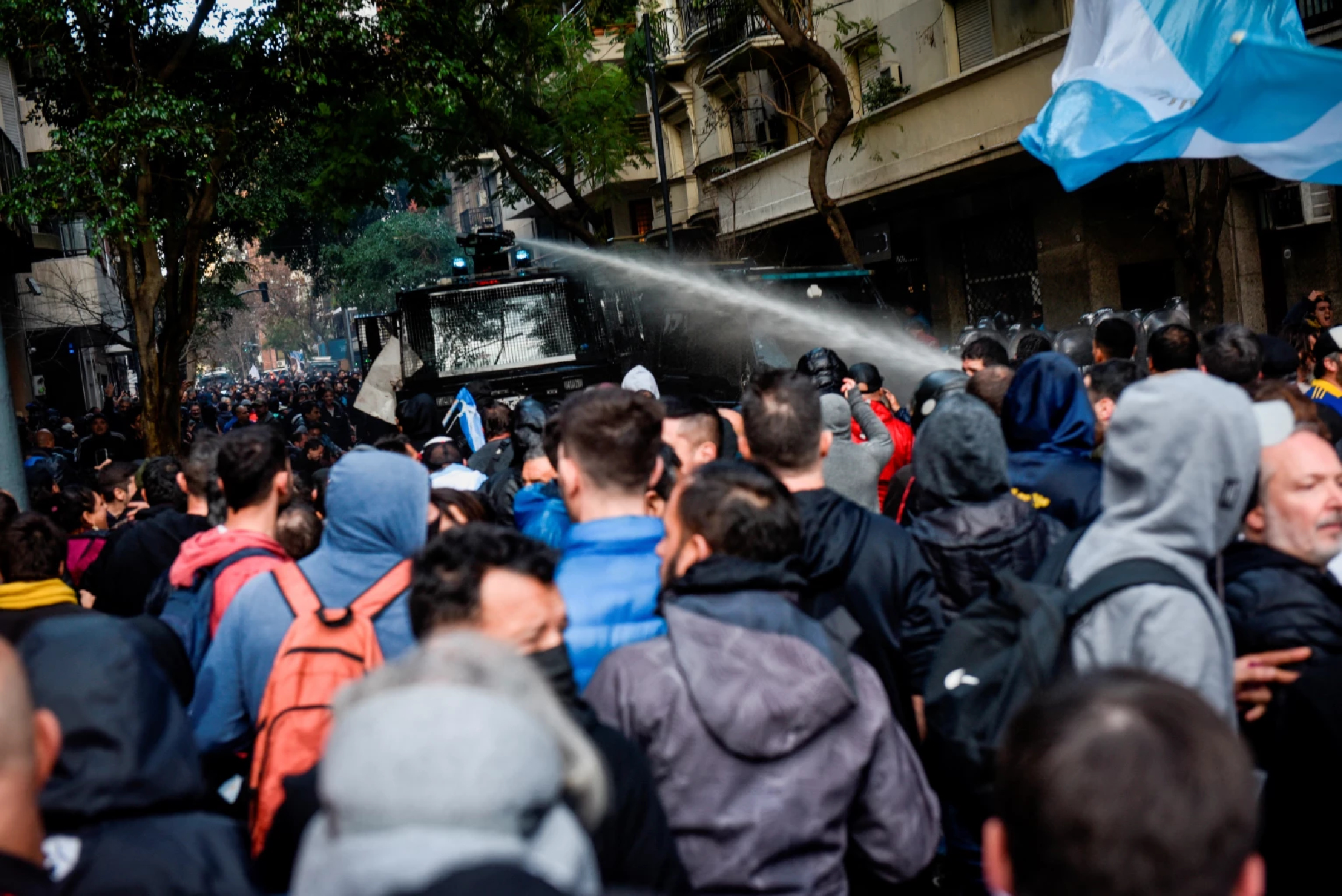 Thousands in Argentina take the streets to defend embattled vice president