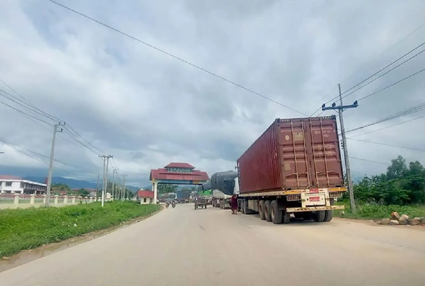 Weak currency prompts Myawaddy border trade businesses to halt operation