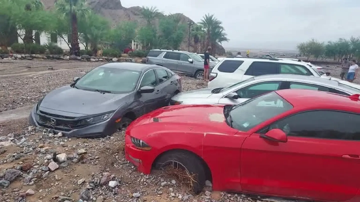 Flash floods strand 1,000 people in California's Death Valley National Park