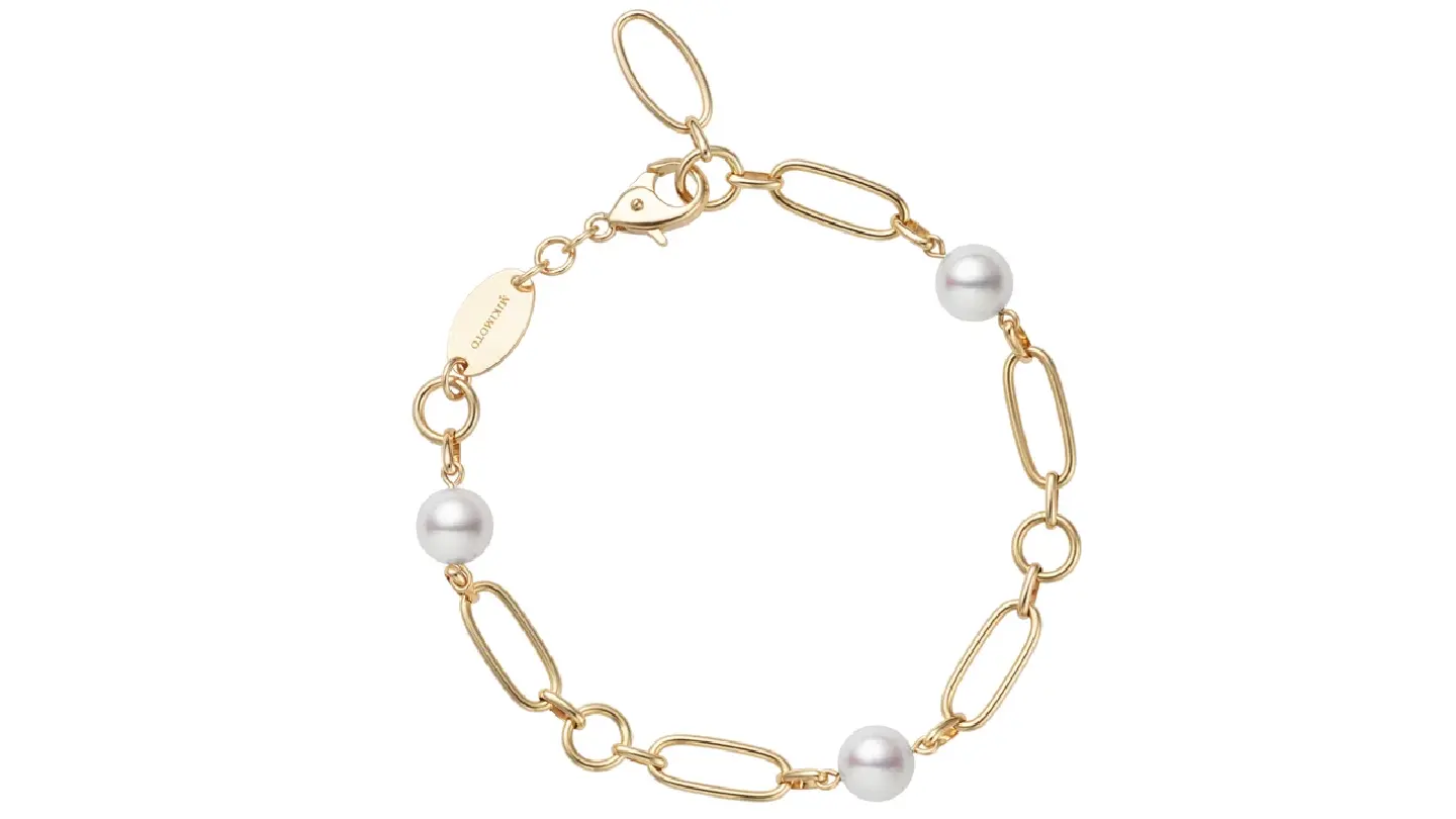 Mikimoto presents precious gifts that symbolizes the greatness of motherly love  during the Thai National Mother’s Day festival