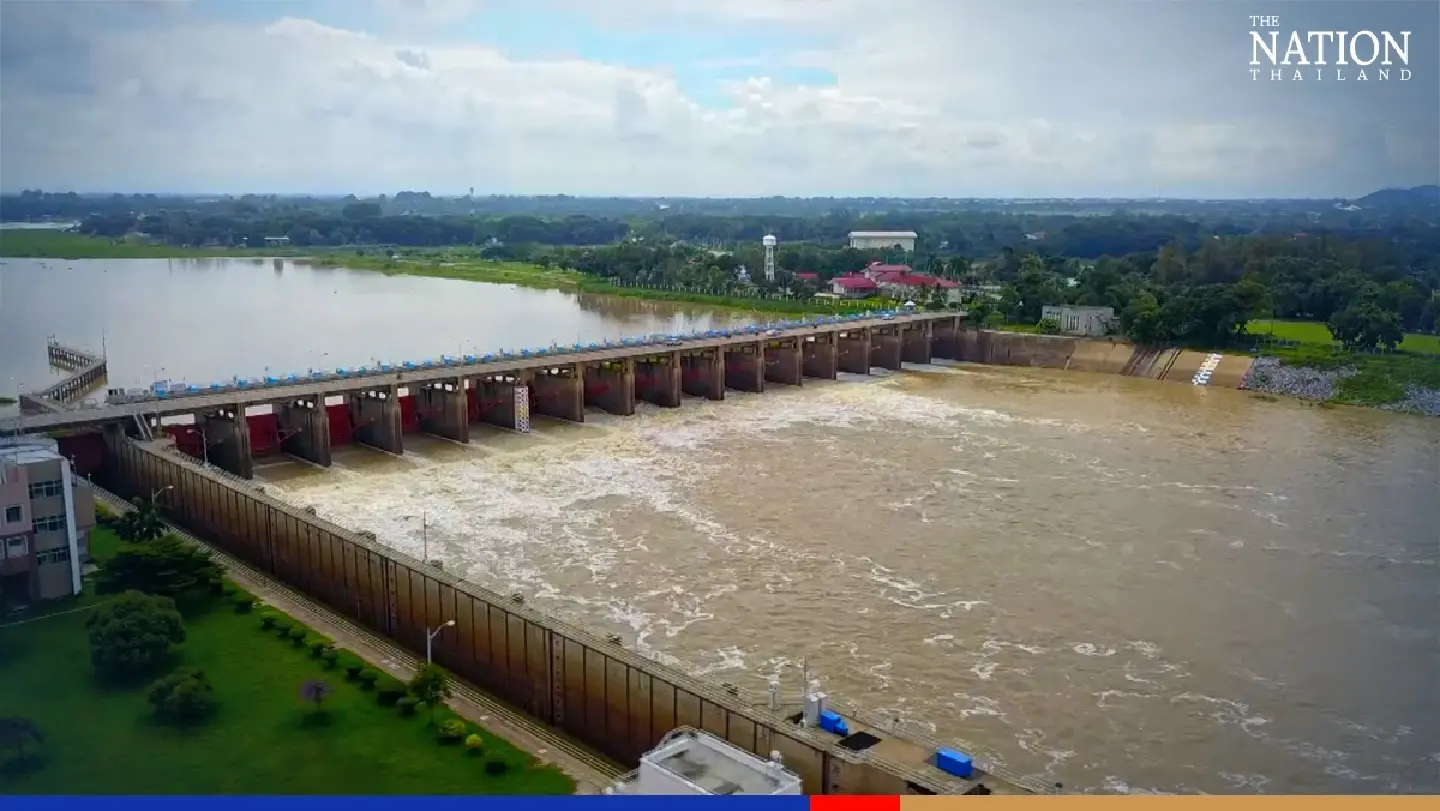 Chao Phraya flows calmly despite dam discharges Chao Phraya flows calmly despite dam discharges