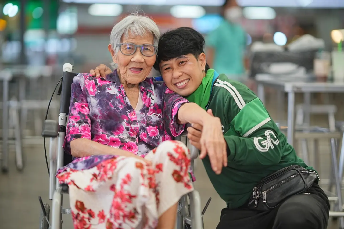 The stories of two strong women who never surrender to obstacles in life The stories of two strong women who never surrender to obstacles in life