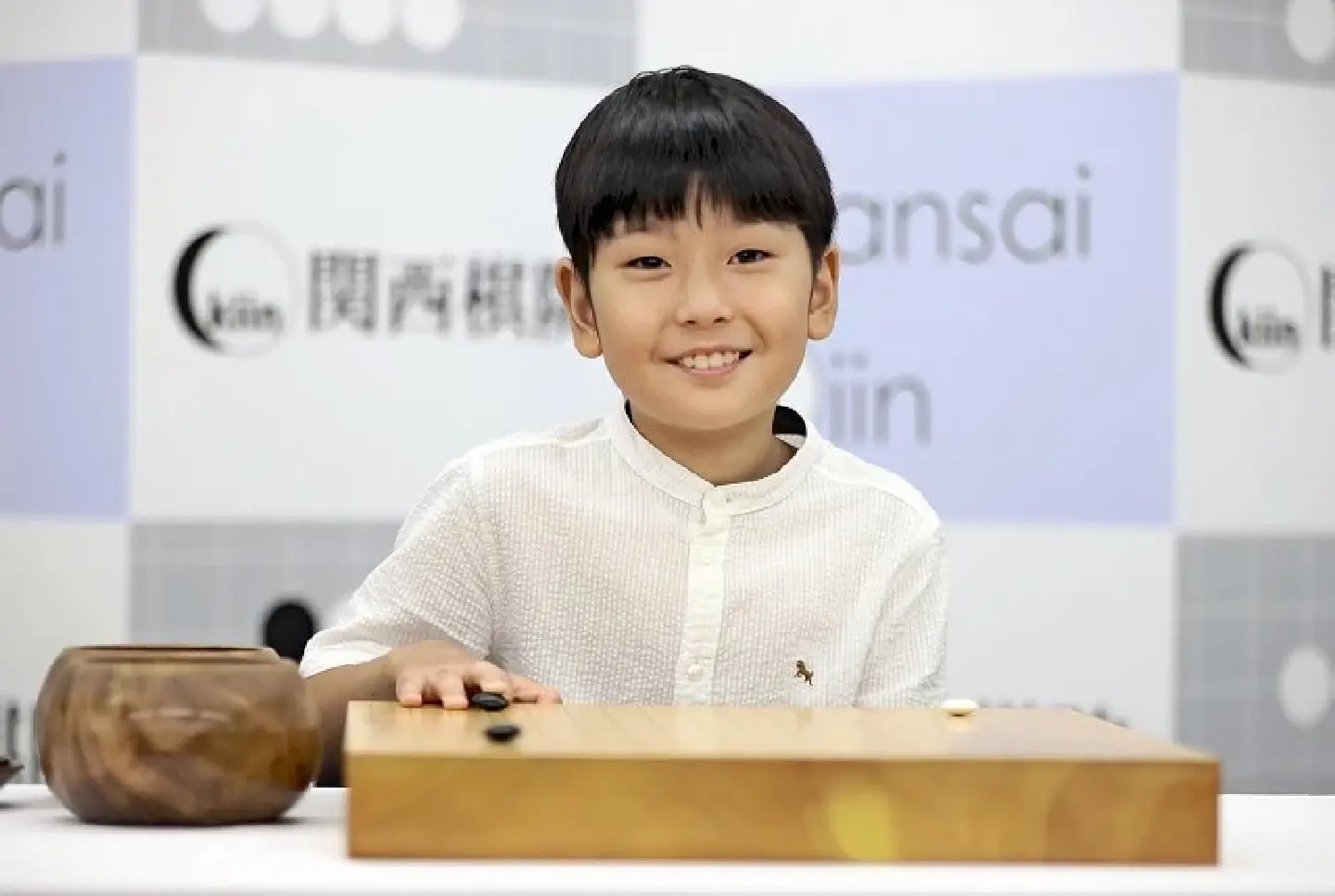9-yr-old Fujita to become youngest pro Go player
