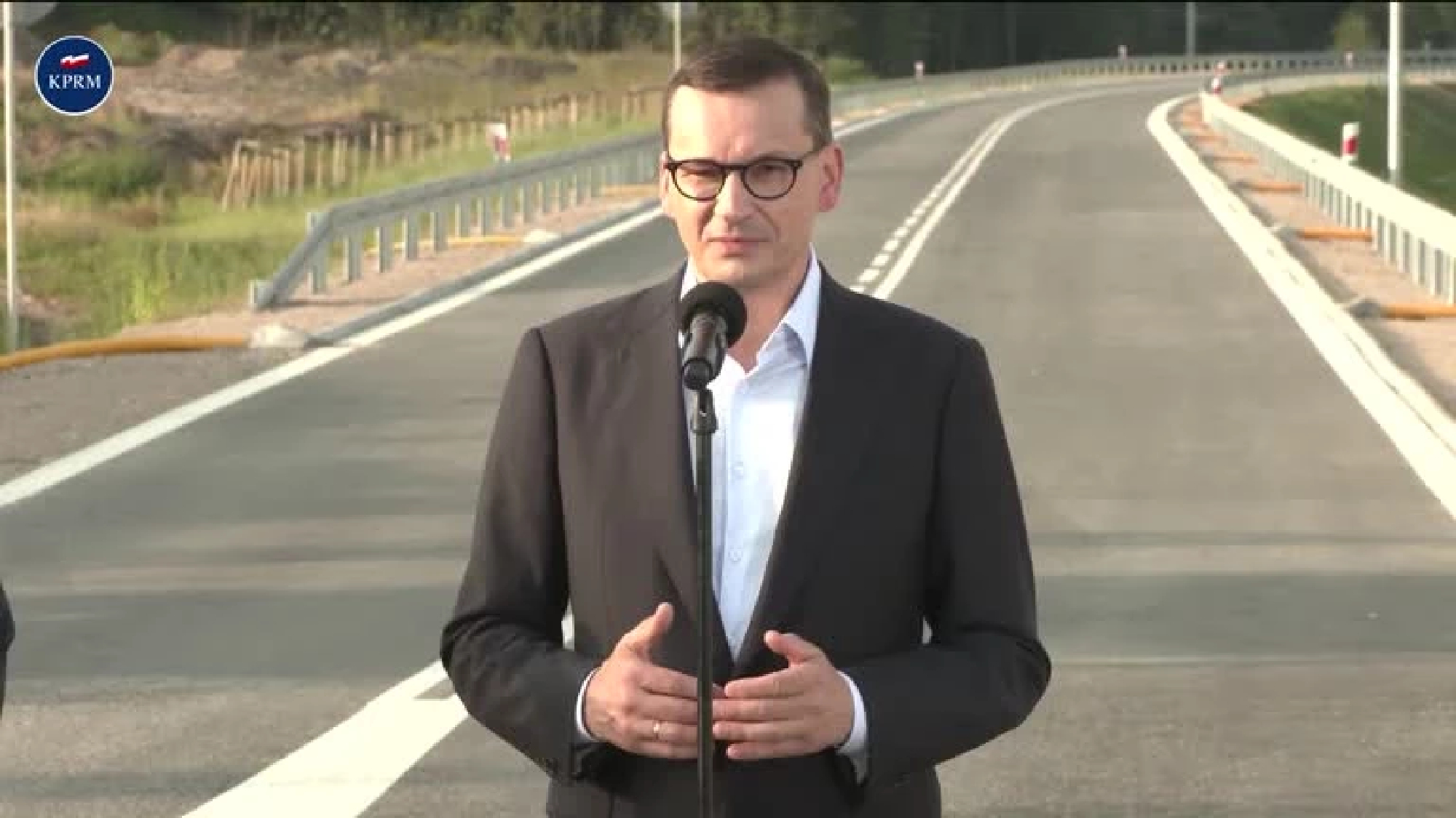 Polish PM backs Finland's leader in fight for right to party