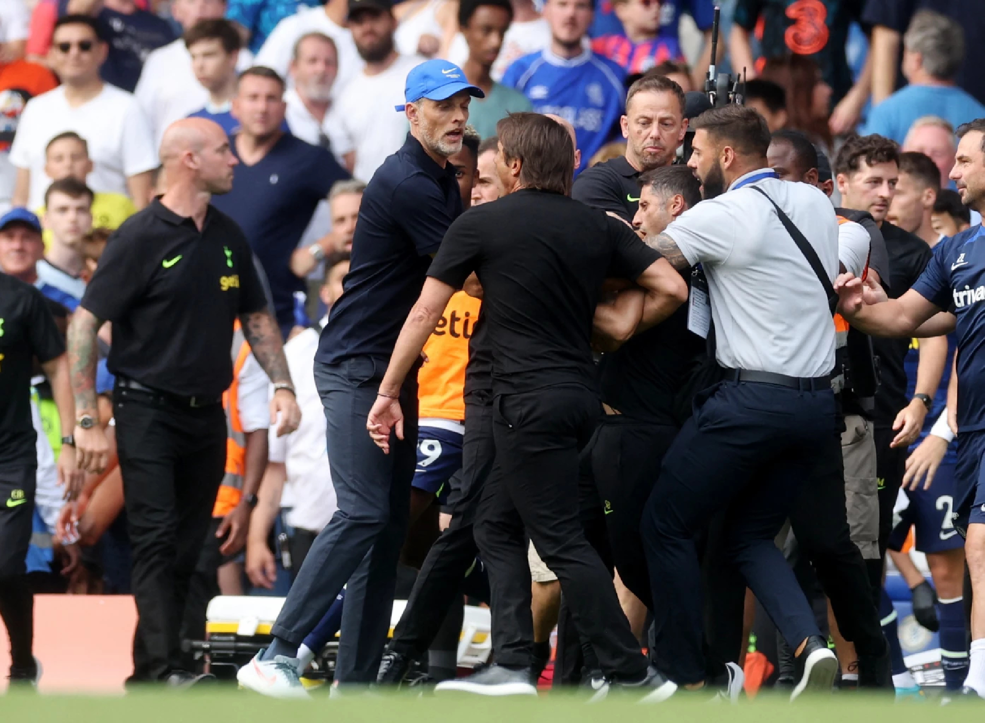 Tempers boil over as Spurs grab late 2-2 draw at Chelsea