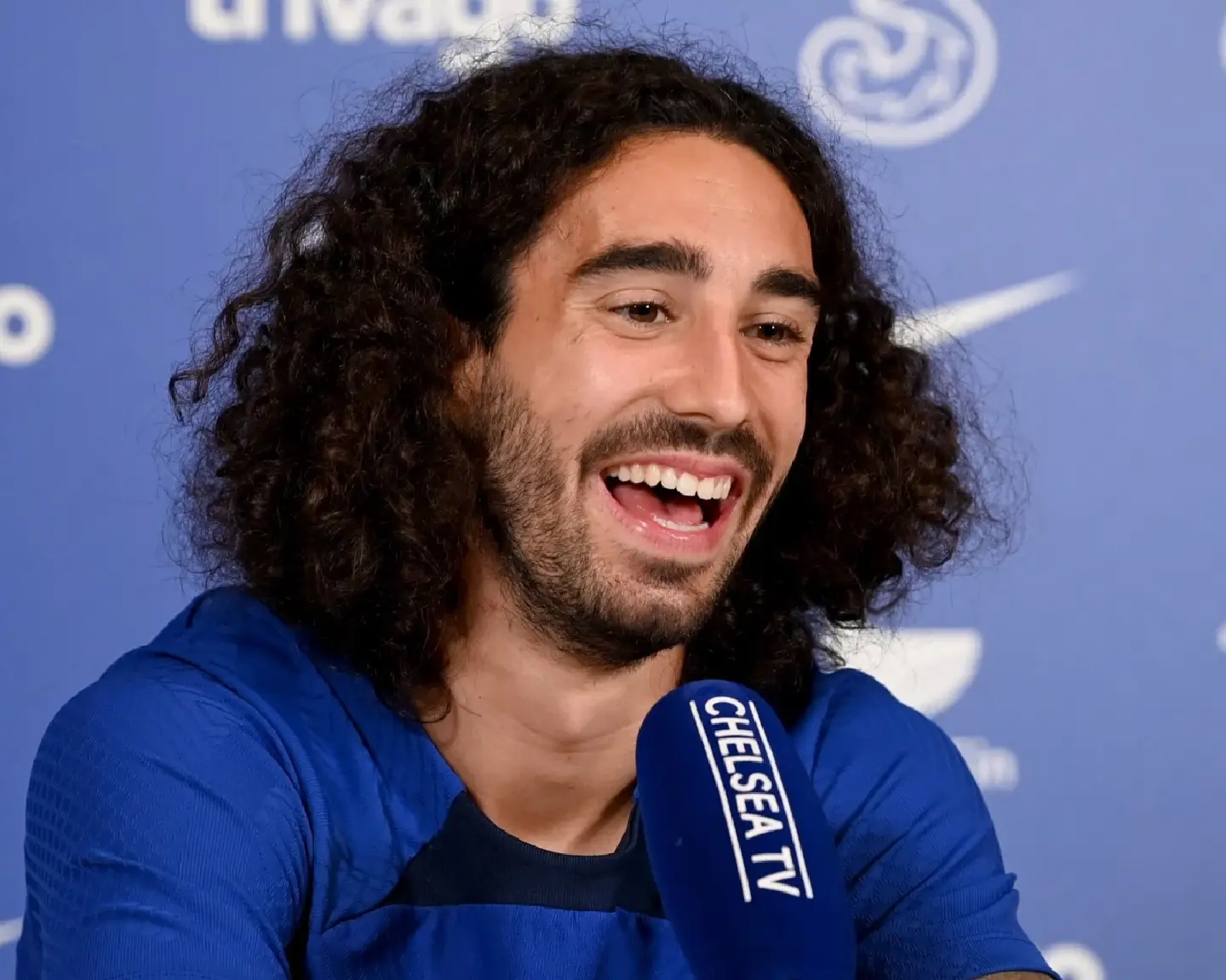 Cucurella reacts to hair pull: "I will never get it cut"