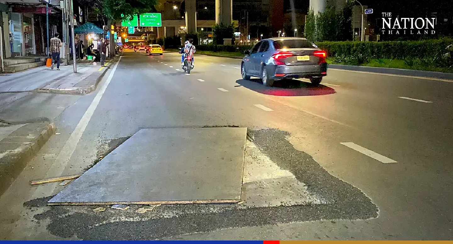 Loose metal plate on Phaholyothin Road poses danger to motorbikes Loose metal plate on Phaholyothin Road poses danger to motorbikes