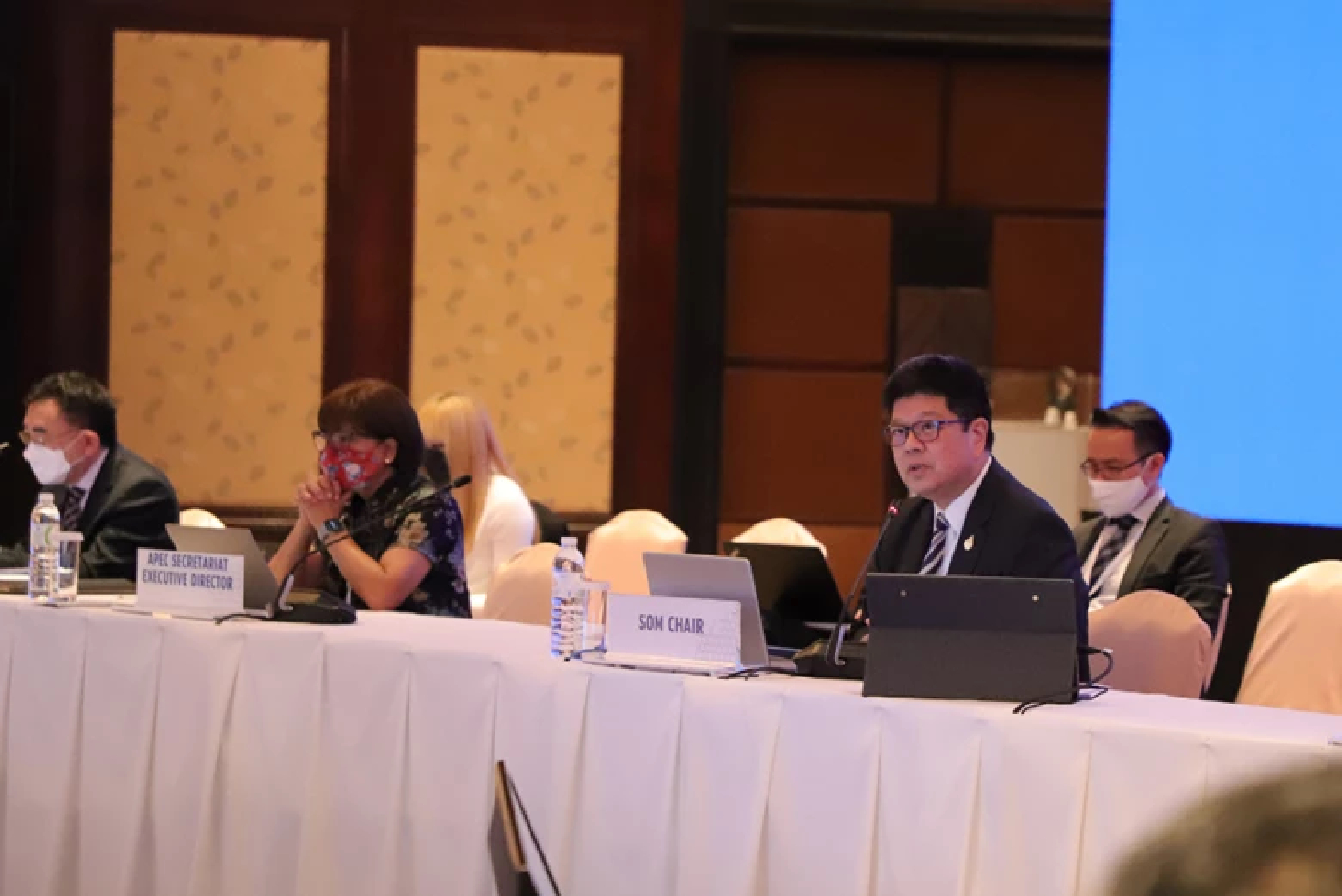 Apec officials seek to address uncertainties, improve resiliency