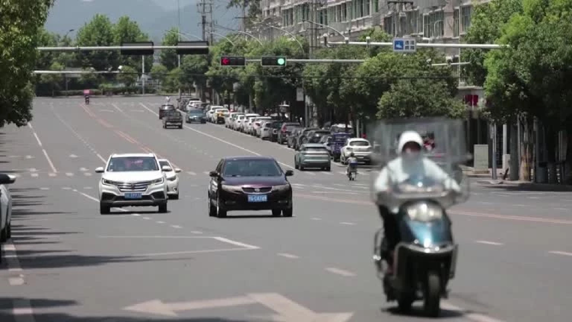 China renews top-level alert for high temperatures