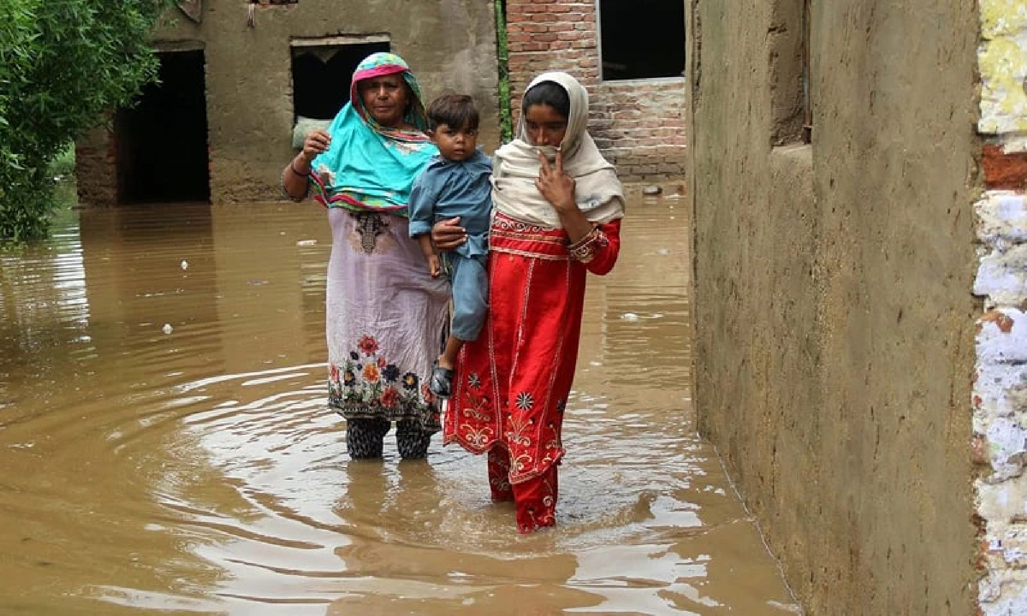 Pakistan declares emergency in the face of calamitous floods
