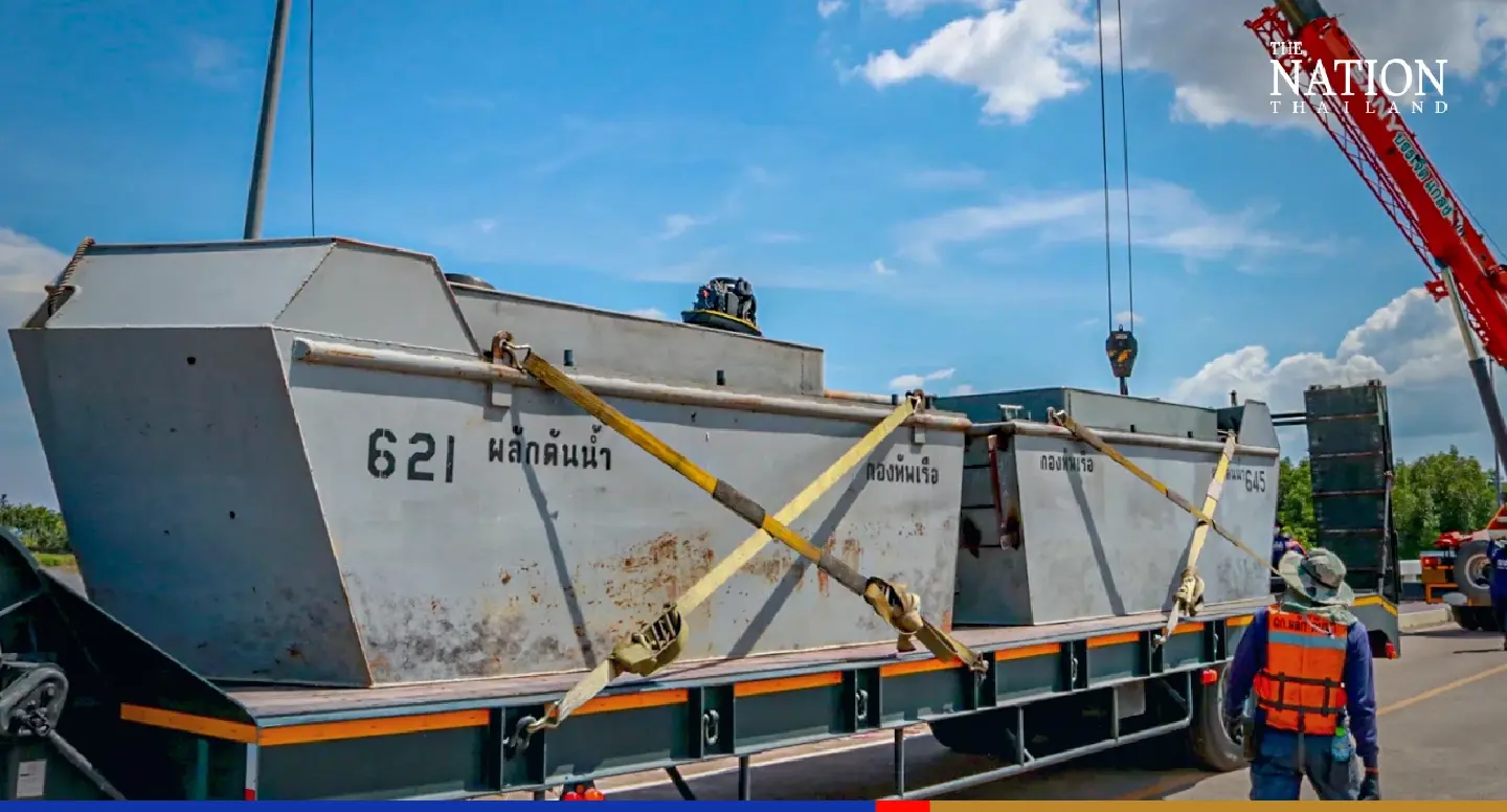 20 Navy boats sent to Rayong to help redirect floods