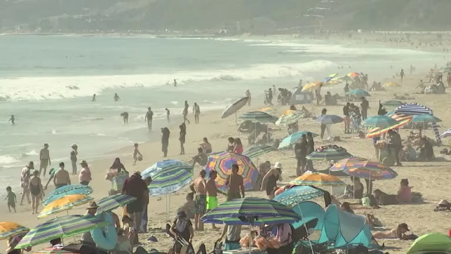Warnings power blackouts as sweltering Californians head to the coast to stay cool Warnings power blackouts as sweltering Californians head to the coast to stay cool