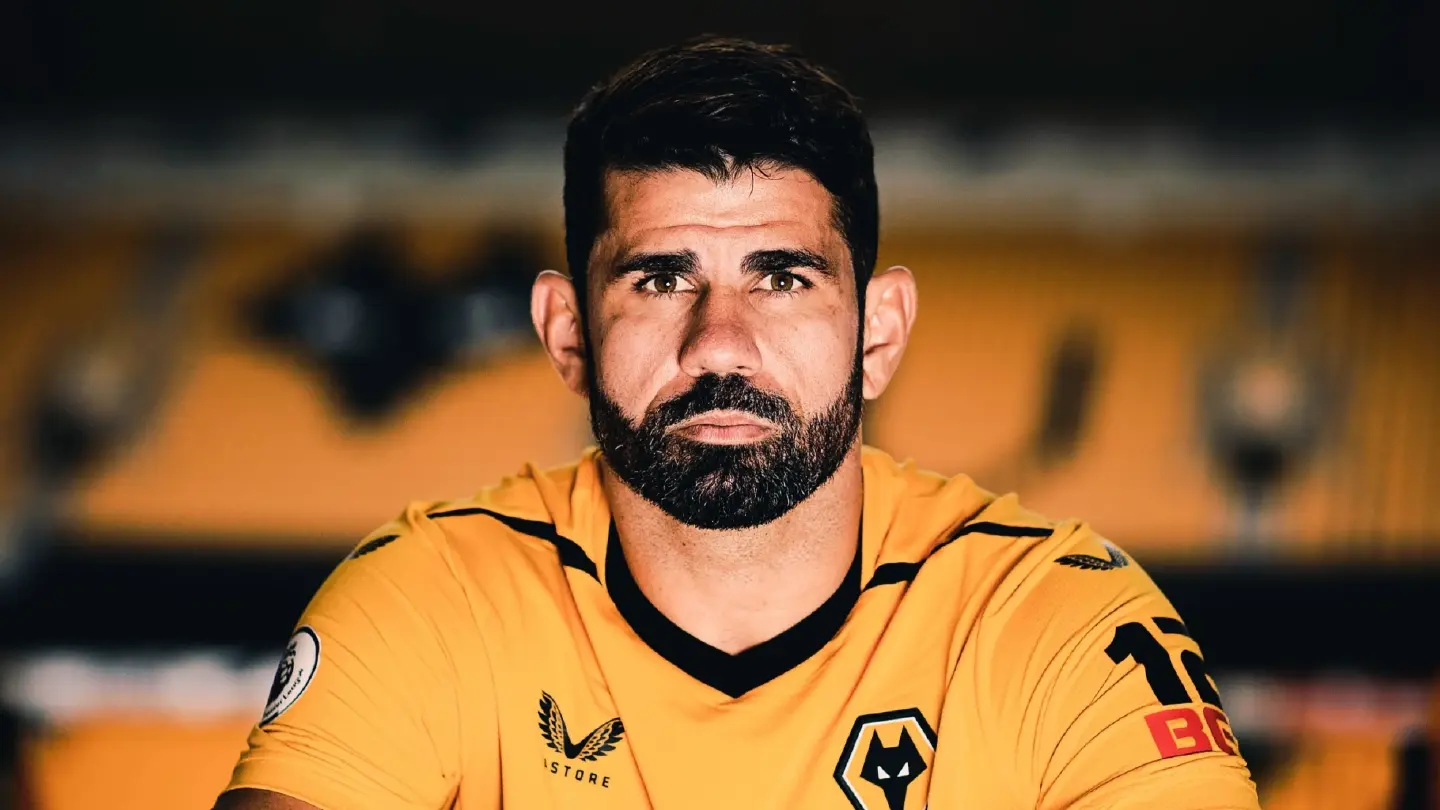 Costa returns to England, signs for Wolves