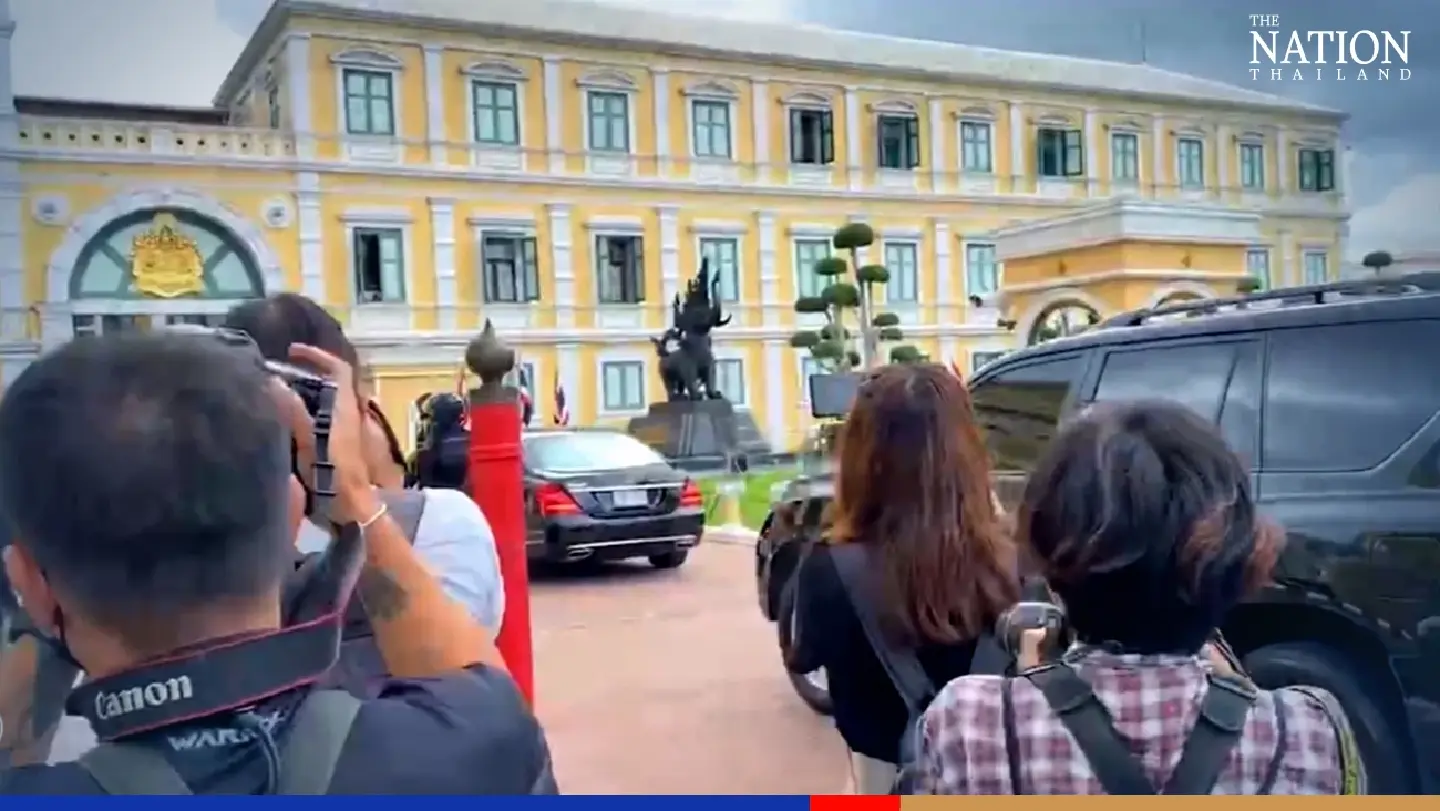 Prayut leaves work early to listen to tenure verdict at home Prayut leaves work early to listen to tenure verdict at home