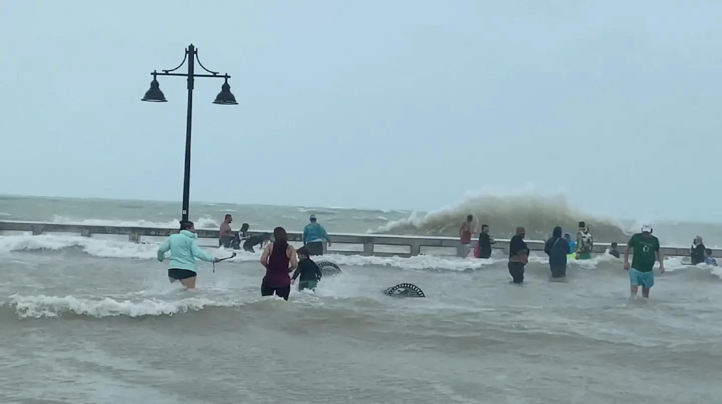 Hurricane Ian makes its way to Florida's west coast after passing Cuba Hurricane Ian makes its way to Florida's west coast after passing Cuba