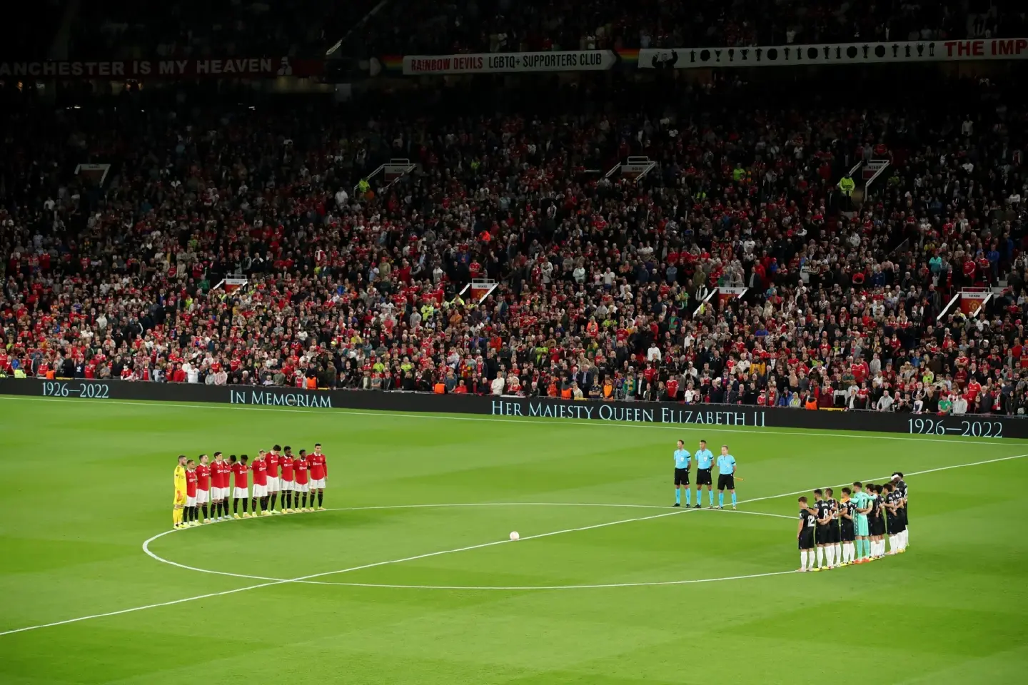 West Ham, Man Utd players pay tribute to Queen Elizabeth II at European soccer matches West Ham, Man Utd players pay tribute to Queen Elizabeth II at European soccer matches
