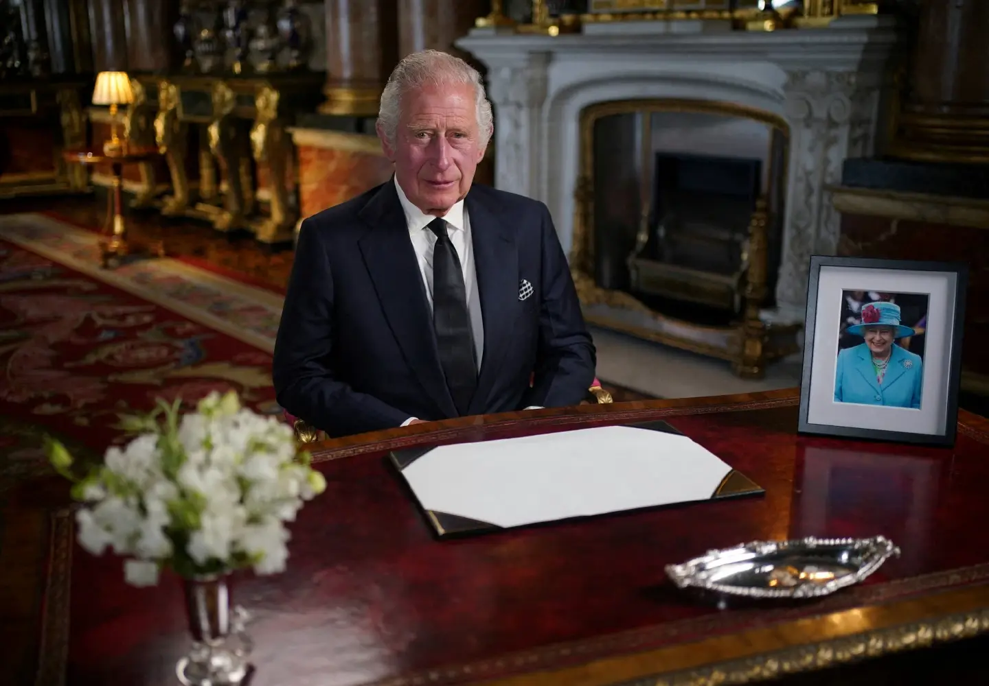 King Charles vows to serve his nation as Britain mourns late queen King Charles vows to serve his nation as Britain mourns late queen