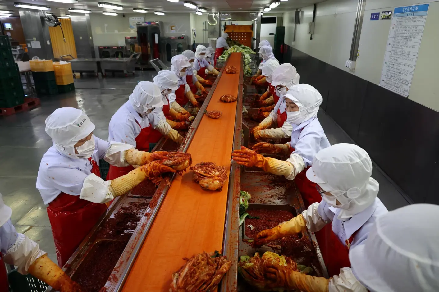 South Korea banks on massive cabbage warehouses to avert kimchi crisis