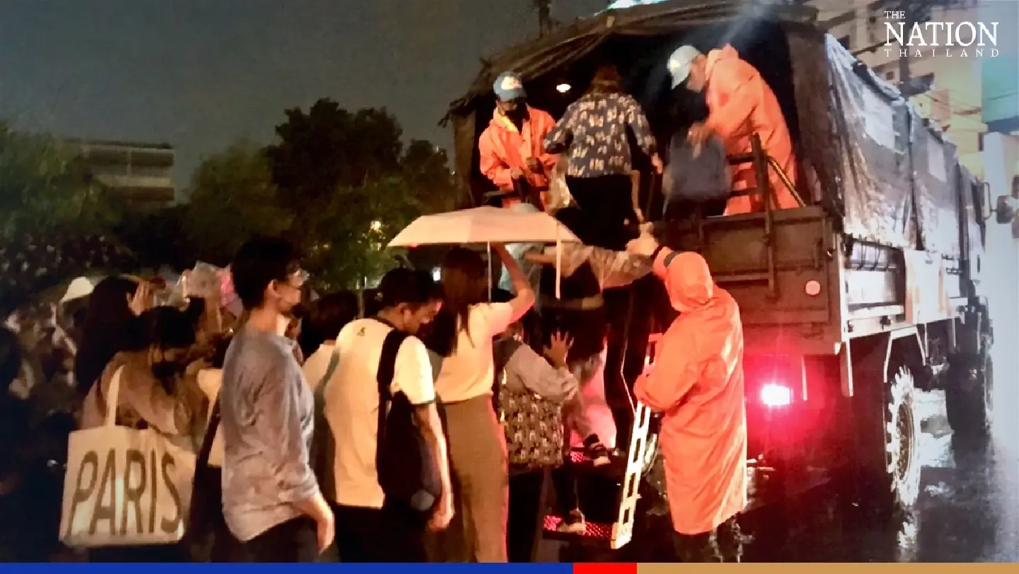 Military trucks on standby at 11 Bangkok districts to transport commuters Military trucks on standby at 11 Bangkok districts to transport commuters