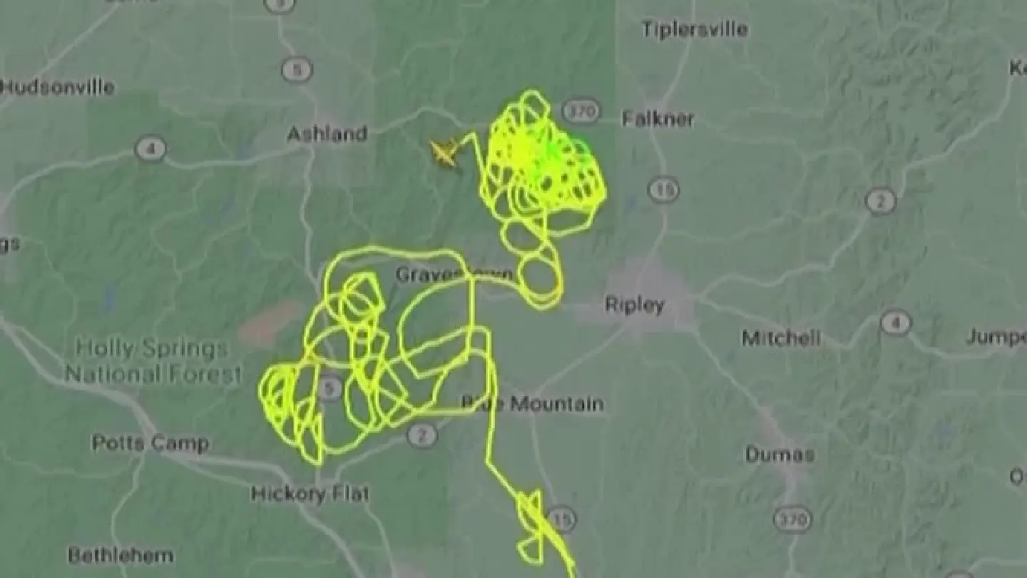 Plane safely lands after pilot threatened to crash in Mississippi