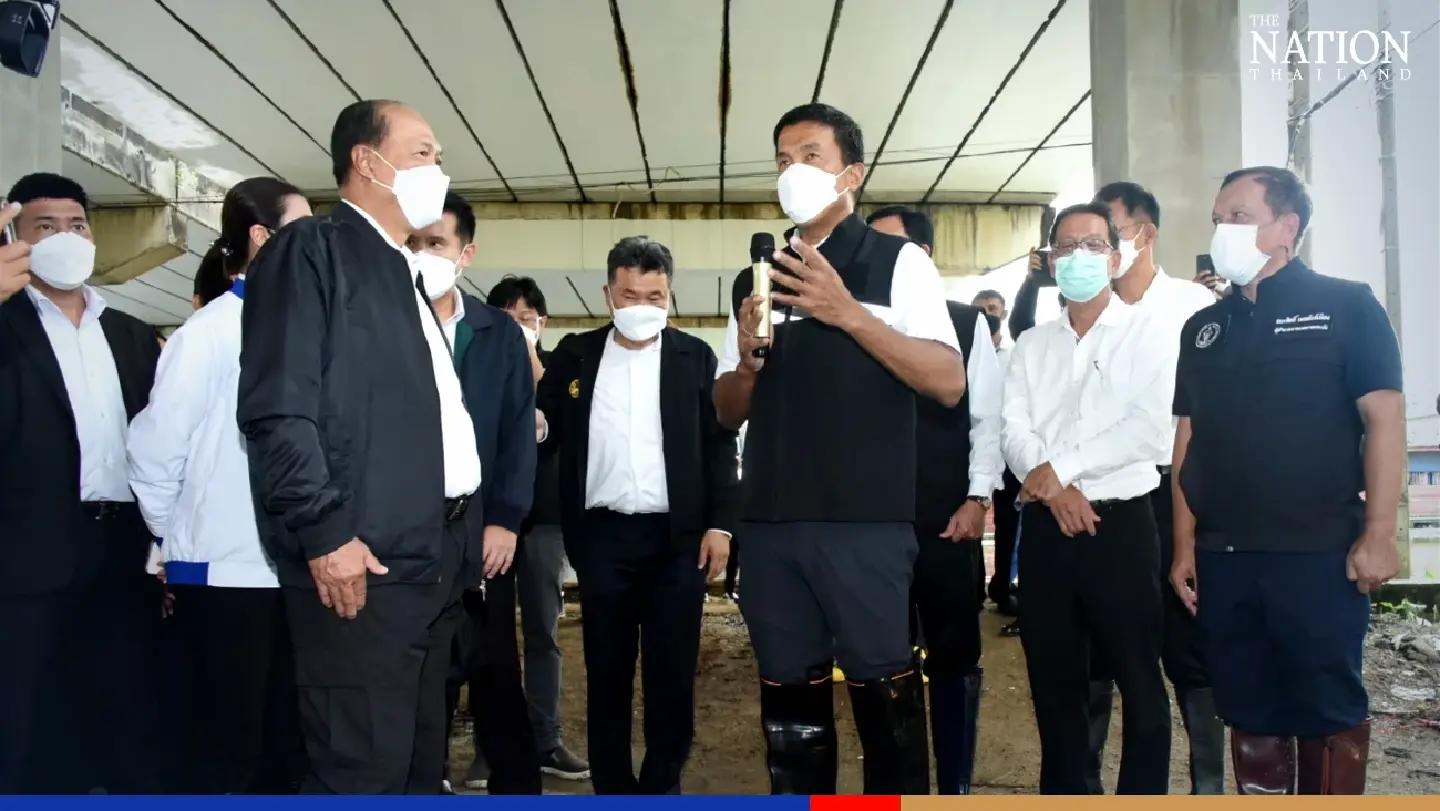 Anupong visits flood-hit Bangkok area, pledges help to BMA
