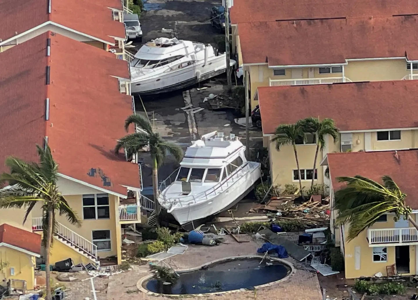 Crews in Florida race to rescue those trapped by Hurricane Ian