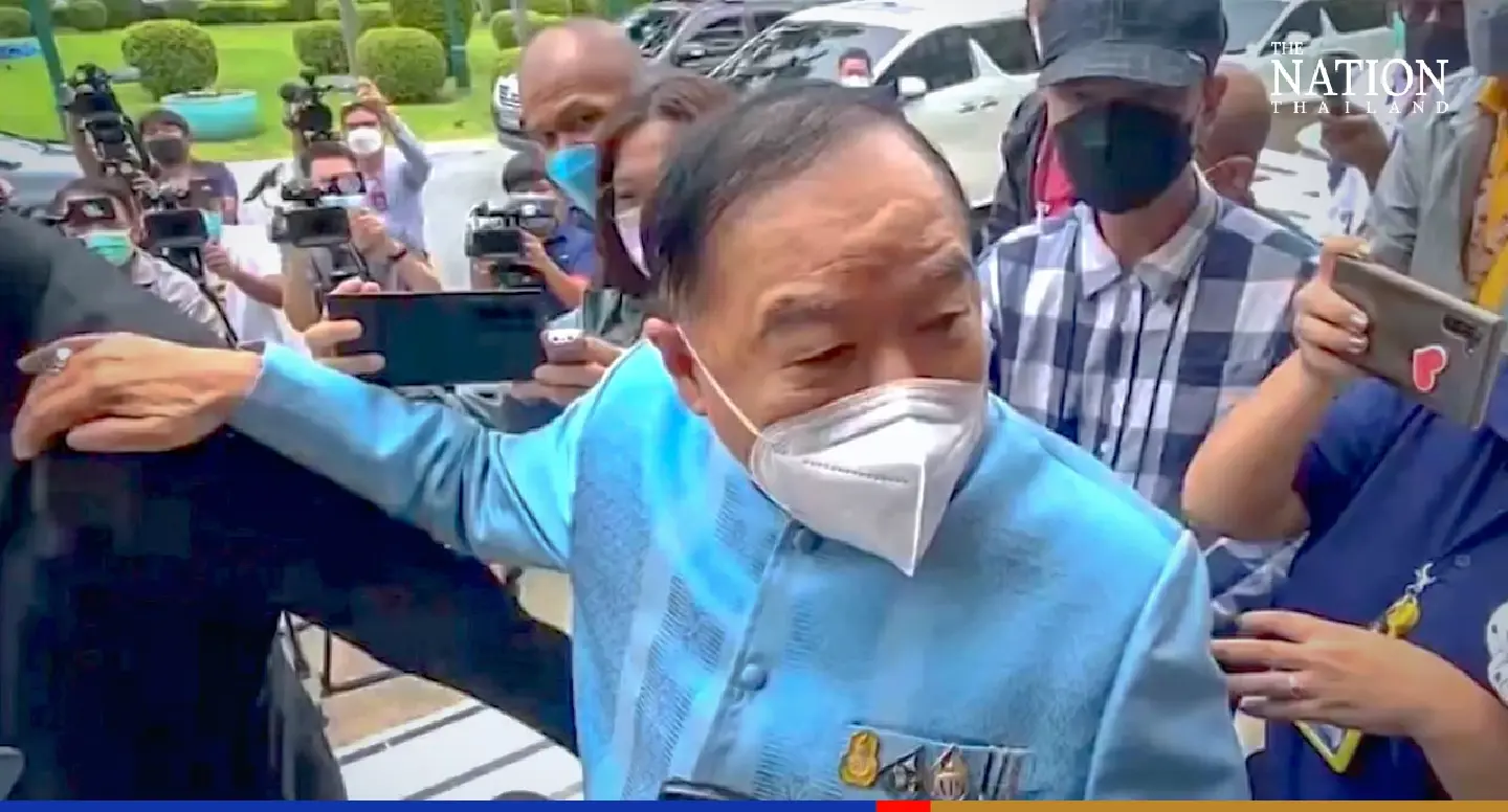 Gen Prawit shows silky touch in new career as fashion model Gen Prawit shows silky touch in new career as fashion model