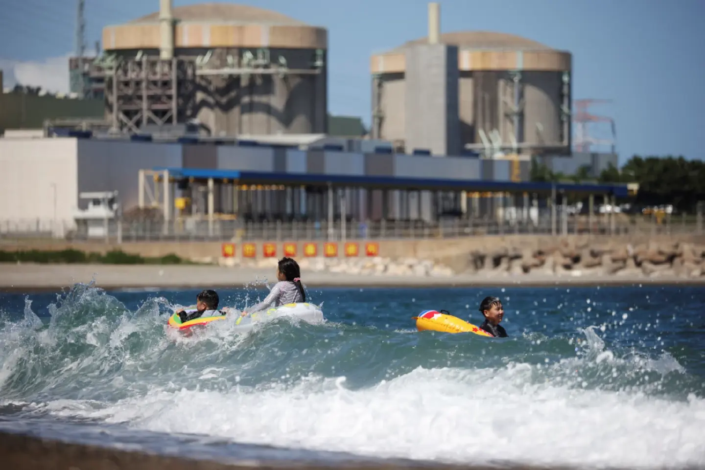 As South Korea seeks to expand nuclear power, disquiet grows among residents
